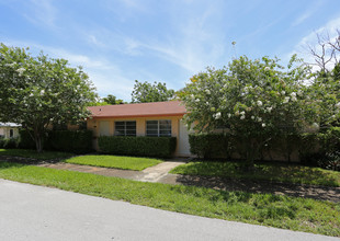 1100-1106 NE 16th Ct in Fort Lauderdale, FL - Building Photo - Building Photo