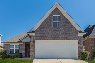 7892 Ridgedale Dr in Olive Branch, MS - Building Photo