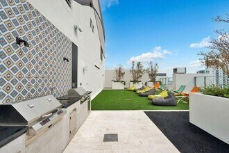 1010 Brickell Ave, Unit 1403 in Miami, FL - Building Photo - Building Photo