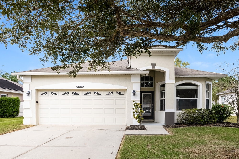 1741 Mountclair Ct in Mount Dora, FL - Building Photo