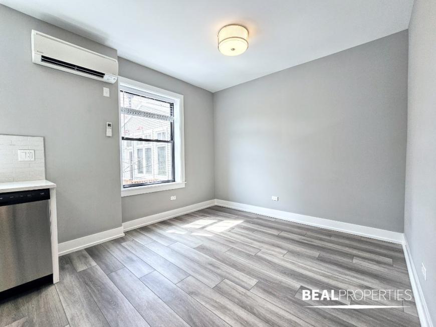 3935 N Janssen Ave in Chicago, IL - Building Photo