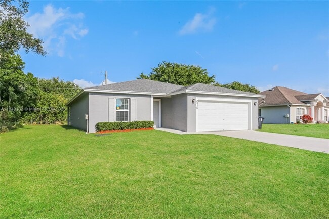 2326 SW Freeman St in Port St. Lucie, FL - Building Photo - Building Photo
