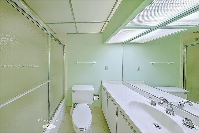 5900 NW 44th St, Unit 704 in Lauderhill, FL - Foto de edificio - Building Photo