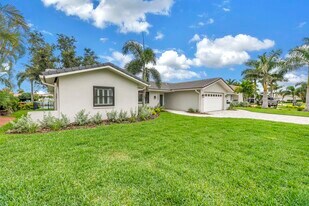 2080 Michigan Ave NE in St. Petersburg, FL - Building Photo