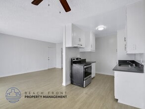 1026 Larch St. in Inglewood, CA - Building Photo - Building Photo