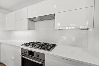 9 Ave at Port Imperial in West New York, NJ - Building Photo - Building Photo