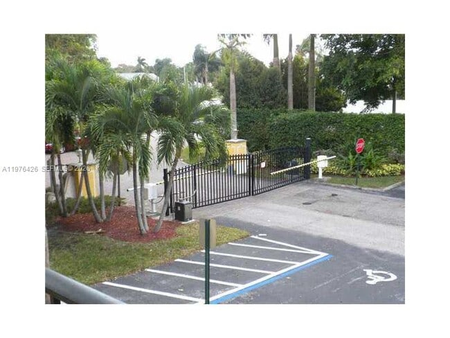 216 Meadows Cir in Boynton Beach, FL - Building Photo - Building Photo