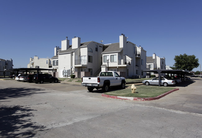 Willows Condominiums in Tulsa, OK - Building Photo - Building Photo