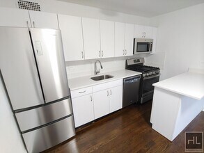 E 16 ST, Unit 17F in New York, NY - Foto de edificio - Building Photo