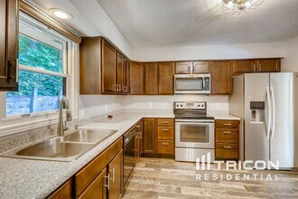 3409 Brookview Dr in Burnsville, MN - Building Photo - Building Photo