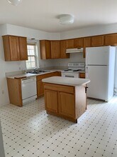 108 Pine St, Unit A in Carrboro, NC - Foto de edificio - Building Photo