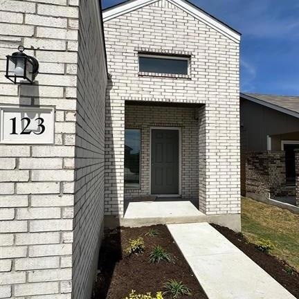 123 Dollars Dr in Jarrell, TX - Foto de edificio - Building Photo