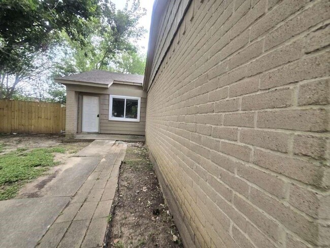 5400 Linda Ln in Baytown, TX - Building Photo - Building Photo