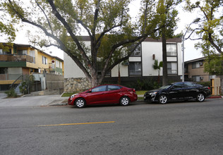 332 W Lomita Ave in Glendale, CA - Foto de edificio - Building Photo