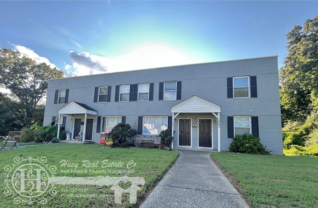 567 Parkview Dr in Burlington, NC - Foto de edificio