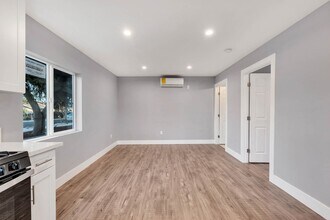8133 Jumilla Ave, Unit Available in Winnetka, CA - Building Photo - Building Photo