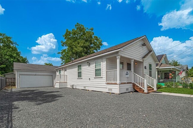 1105 Panama St in Houston, TX - Building Photo - Building Photo