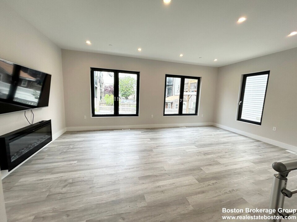 2 W 3rd St Pl in Boston, MA - Building Photo