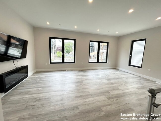 property at 2 W 3rd St Pl