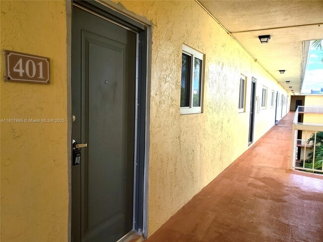 7705 Camino Real in Coral Gables, FL - Building Photo - Building Photo
