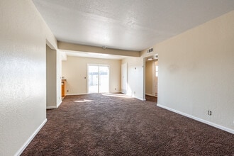 Vintage Palms in Indio, CA - Building Photo - Interior Photo