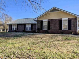 137 Hilo Rd in Fayetteville, GA - Building Photo