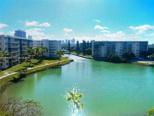 2851 Leonard Dr, Unit J502 in Aventura, FL - Building Photo - Building Photo