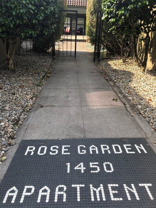 Rose Garden Apartments in Portland, OR - Building Photo
