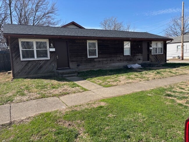 property at 701 703-703 E Oregon St