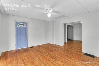 207 W William St in Champaign, IL - Building Photo - Building Photo