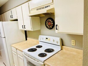 6633 W Airport Blvd, Unit 801 in Houston, TX - Foto de edificio - Building Photo