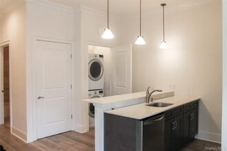 226 New York Ave in Huntington, NY - Foto de edificio - Building Photo