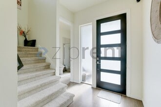 11226 SE 254th St in Kent, WA - Building Photo - Building Photo