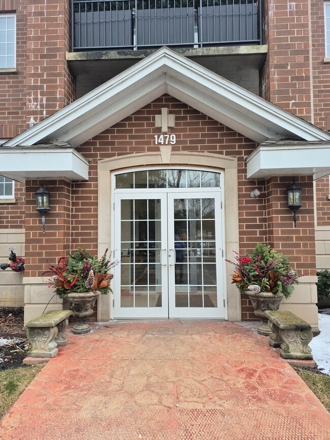 1479 N Milwaukee Ave in Libertyville, IL - Foto de edificio - Building Photo