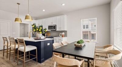 1748 Marglyn Dr in Matthews, NC - Building Photo - Building Photo