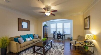 15270 Voss Rd in Sugar Land, TX - Building Photo - Building Photo