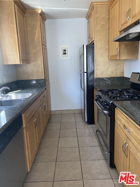 2134 S Bentley Ave in Los Angeles, CA - Building Photo - Building Photo