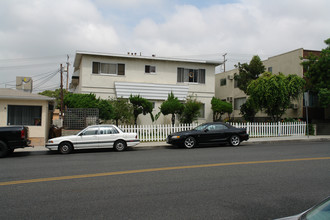 425 E Magnolia Blvd in Burbank, CA - Building Photo - Building Photo