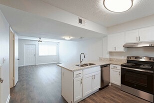 Topaz Village in Melbourne, FL - Building Photo