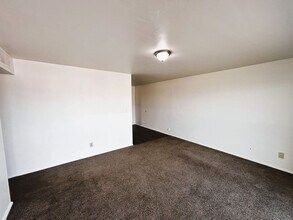 219 W Kinderman Dr in Avondale, AZ - Building Photo - Building Photo