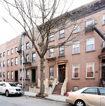 561 Henry St in Brooklyn, NY - Building Photo - Building Photo