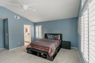 15656 Carrousel Dr in Santa Clarita, CA - Building Photo - Building Photo
