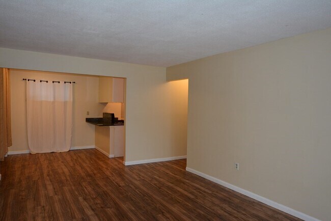 10 Shrewsbury Green Dr-Unit -C in Shrewsbury, MA - Building Photo - Building Photo