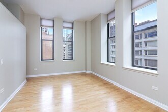 8 W Monroe St in Chicago, IL - Building Photo - Building Photo