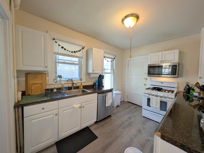 14 Sanborn Ave, Unit 1 in Somerville, MA - Building Photo - Building Photo