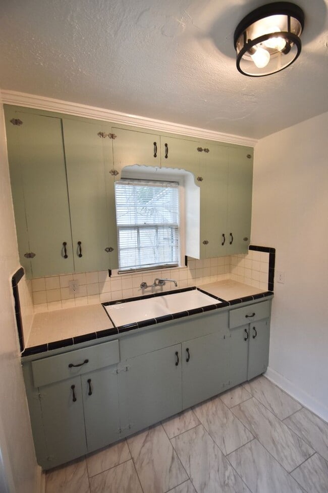 219 E 6th Ave in Tallahassee, FL - Building Photo - Building Photo