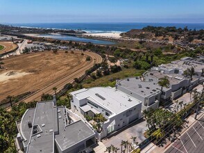 121 Via De La Valle in Del Mar, CA - Foto de edificio - Building Photo