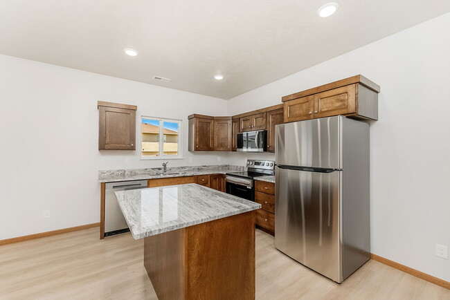 Sundance Ridge Townhomes in Sioux Falls, SD - Building Photo - Building Photo