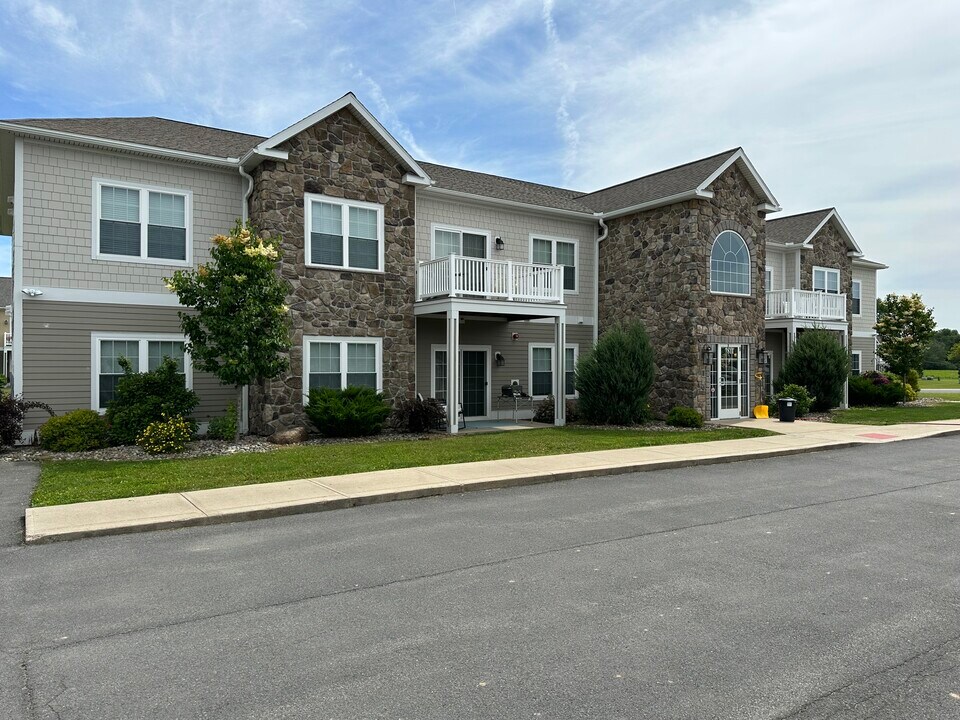 7815 Merrick Rd, Unit 806 in Rome, NY - Building Photo