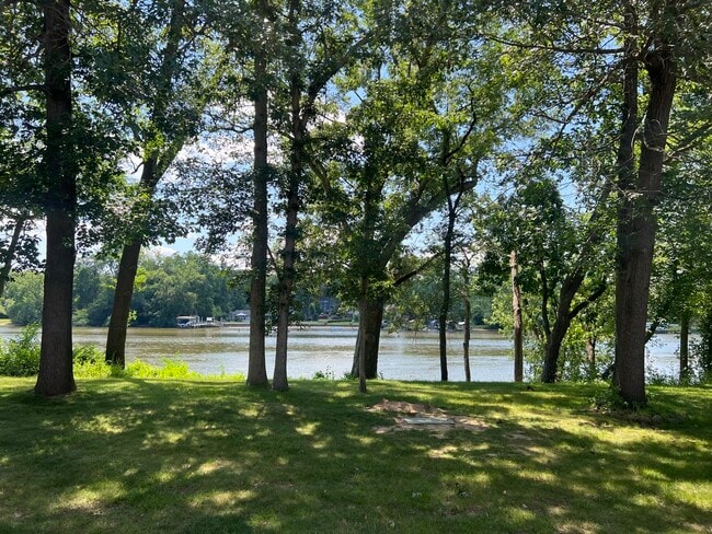 3512 Southport Dr in Island Lake, IL - Foto de edificio - Building Photo
